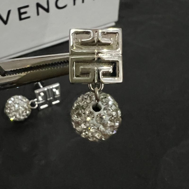 GIVENCHY